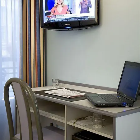 사파이어 그르넬 파리