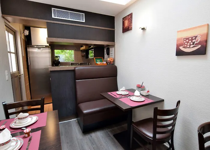 사파이어 그르넬 파리