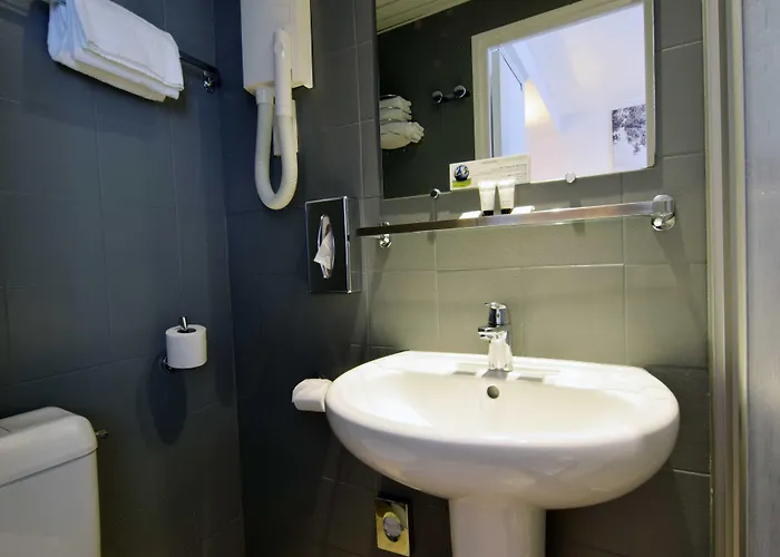 사파이어 그르넬 파리