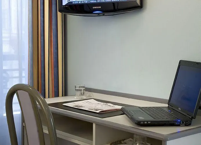 사파이어 그르넬 파리