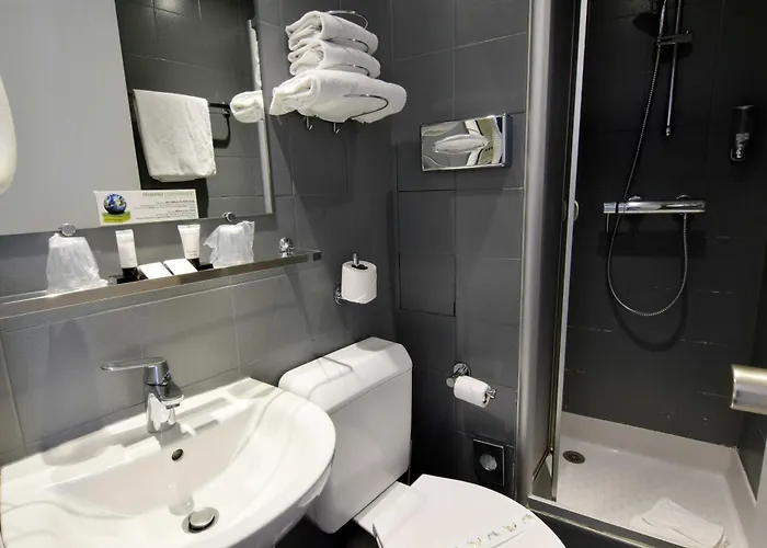 Отель Saphir Grenelle Париж